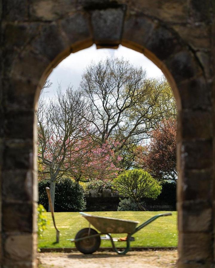 Sneaton Castle Hotel วิทบี ภายนอก รูปภาพ