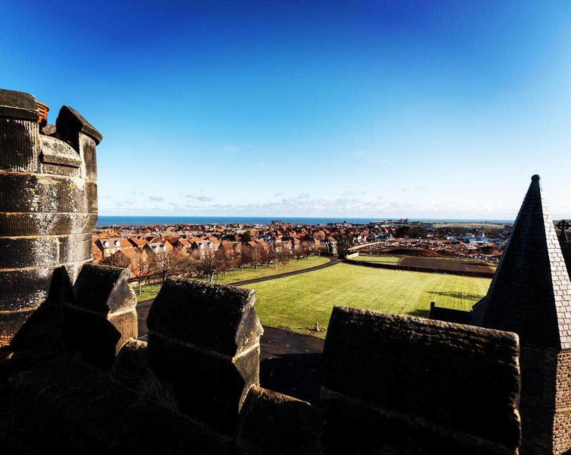 Sneaton Castle Hotel วิทบี ภายนอก รูปภาพ