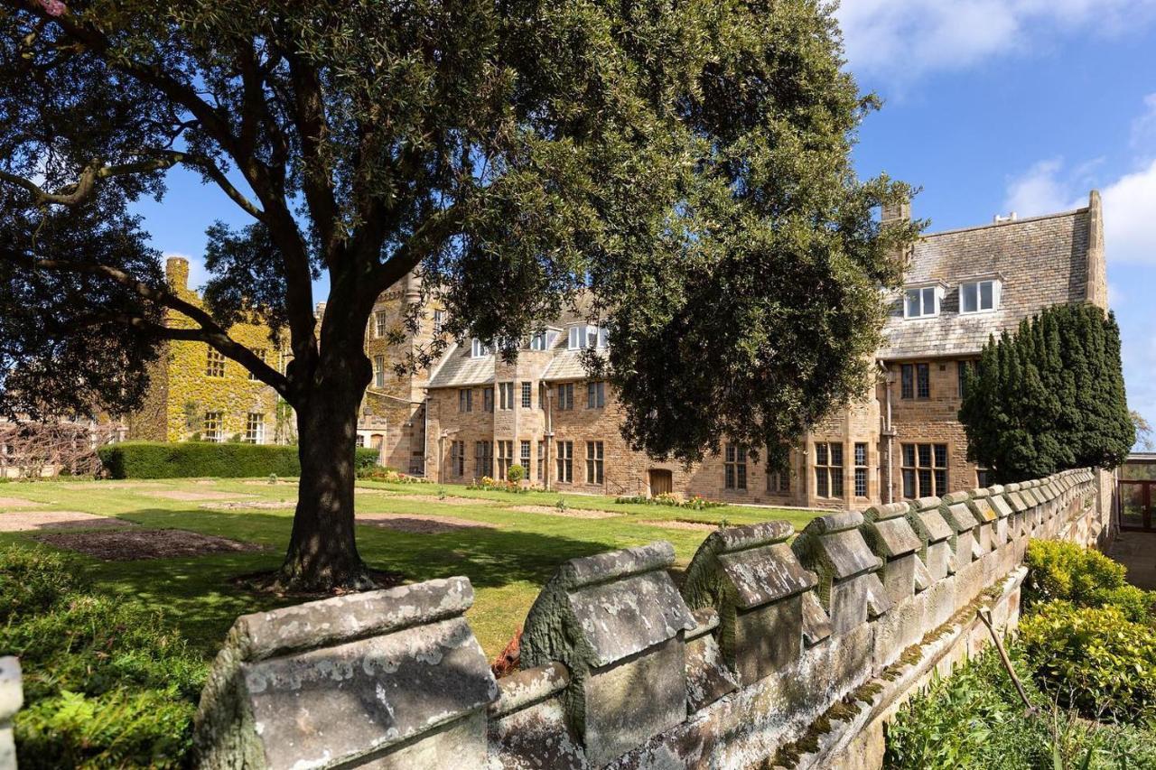 Sneaton Castle Hotel วิทบี ภายนอก รูปภาพ