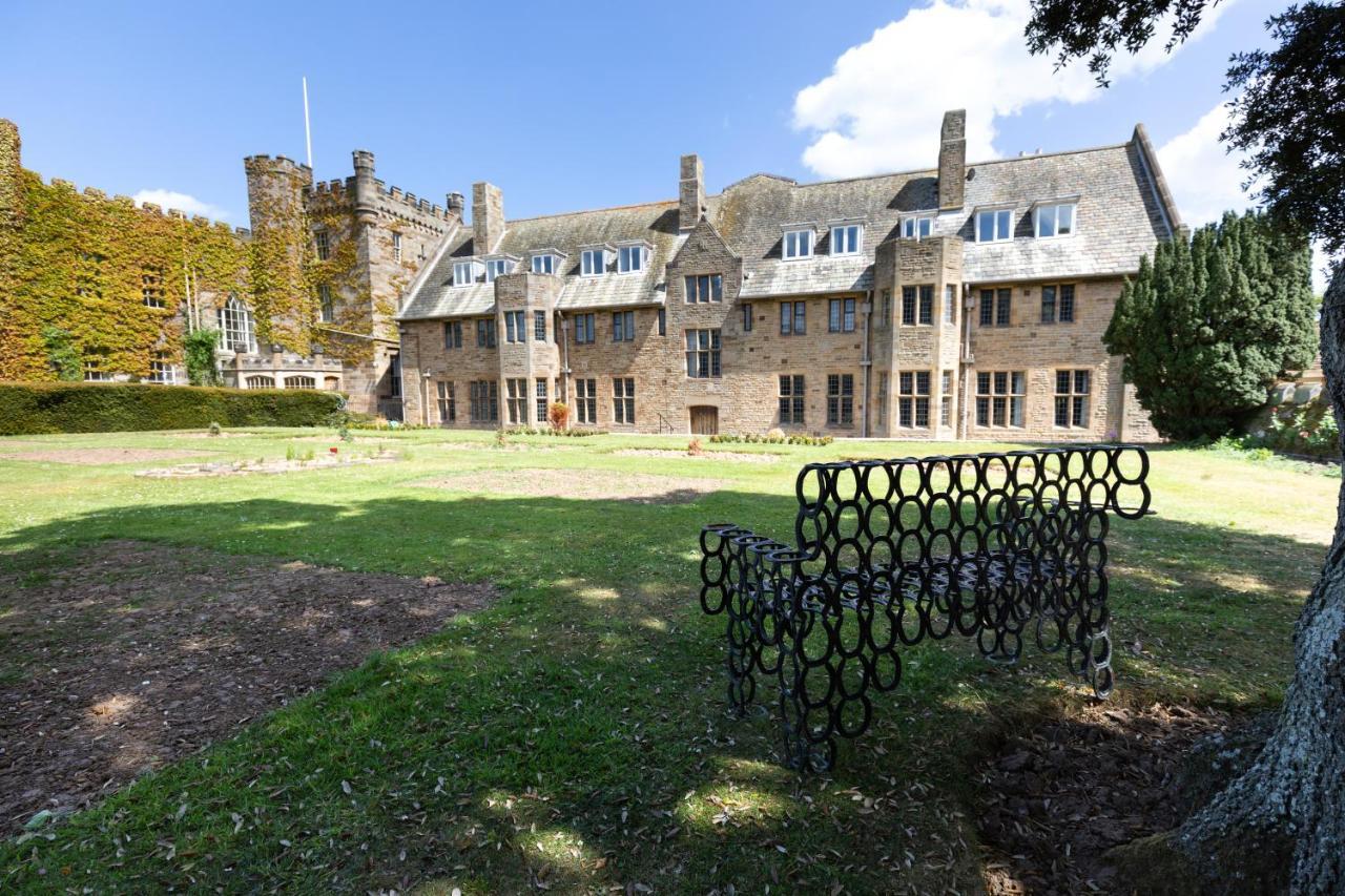 Sneaton Castle Hotel วิทบี ภายนอก รูปภาพ