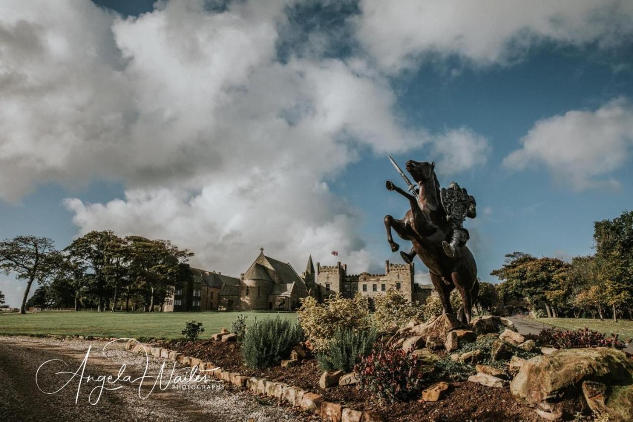 Sneaton Castle Hotel วิทบี ภายนอก รูปภาพ