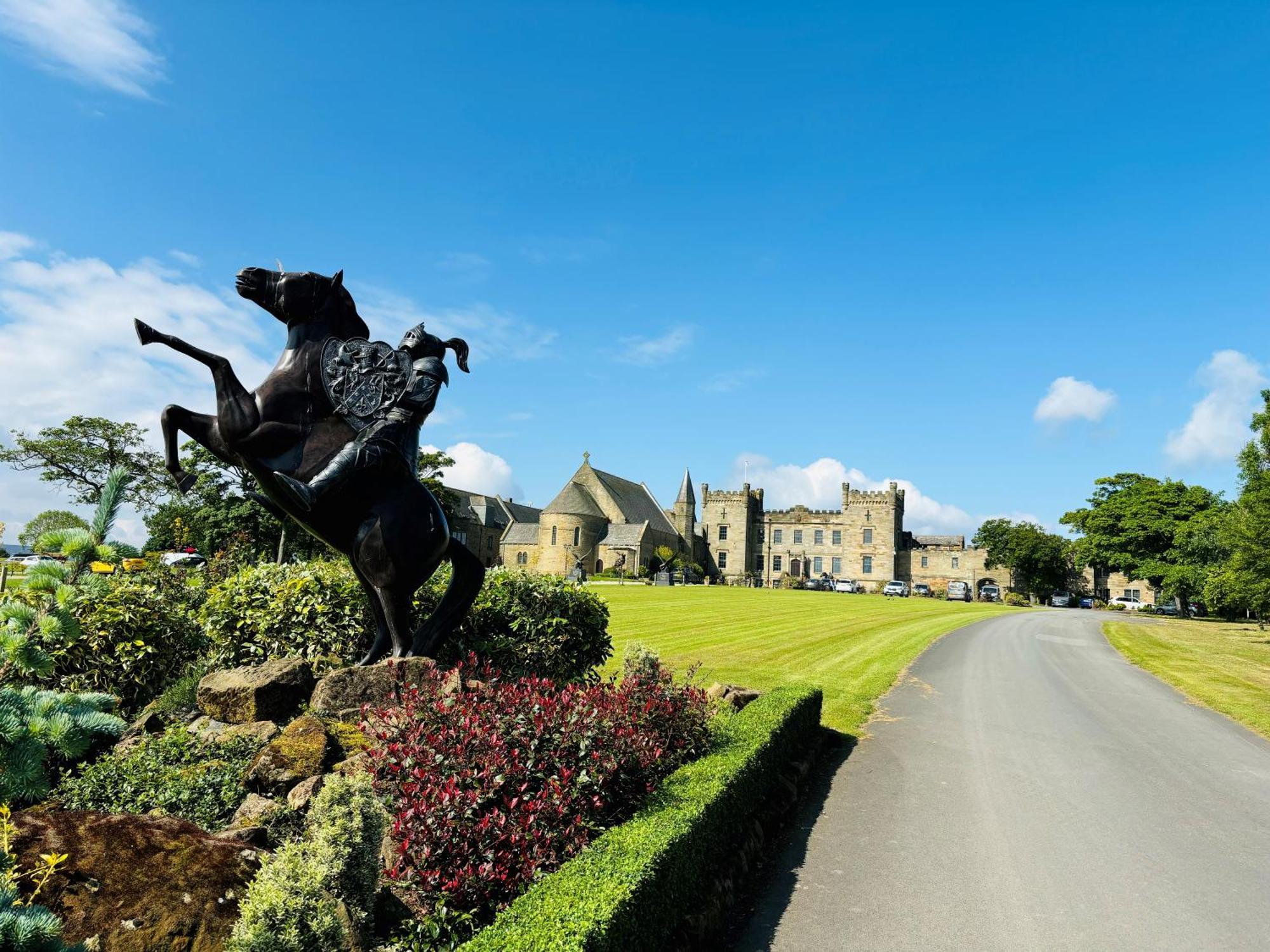 Sneaton Castle Hotel วิทบี ภายนอก รูปภาพ