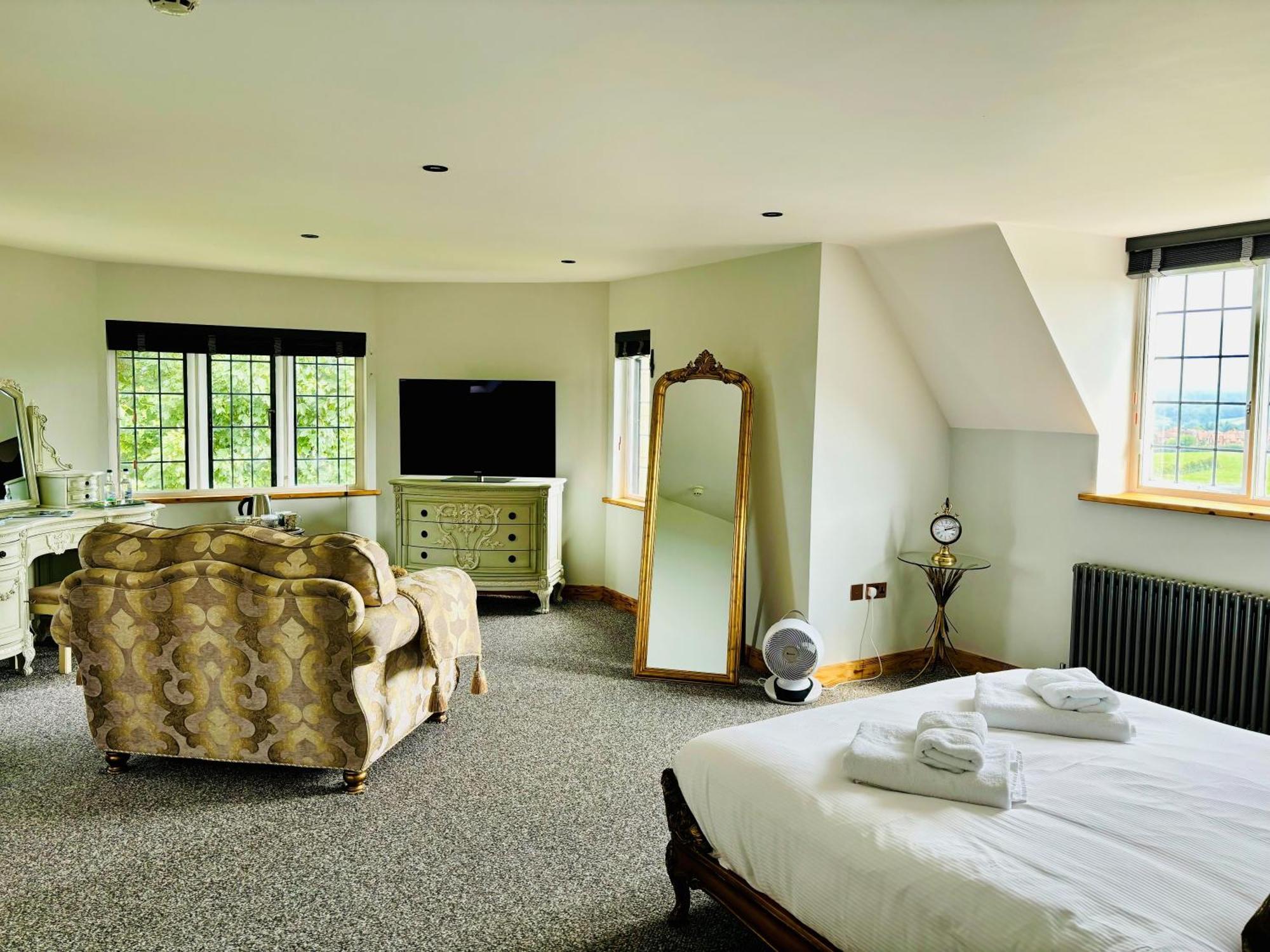 Sneaton Castle Hotel วิทบี ภายนอก รูปภาพ